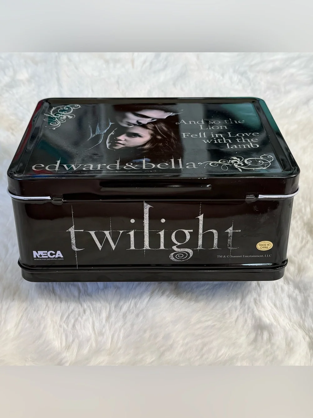 Vintage 2008 NECA Twilight Edward & Bella Metal Lunchbox & Matching Thermos Set